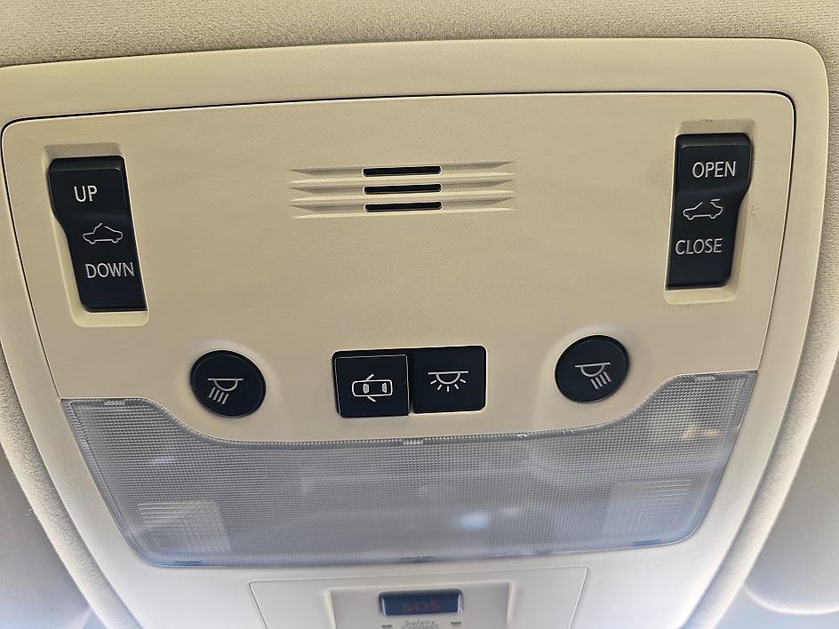 Used 2015 Starfire Pearl Lexus Hybrid image 28