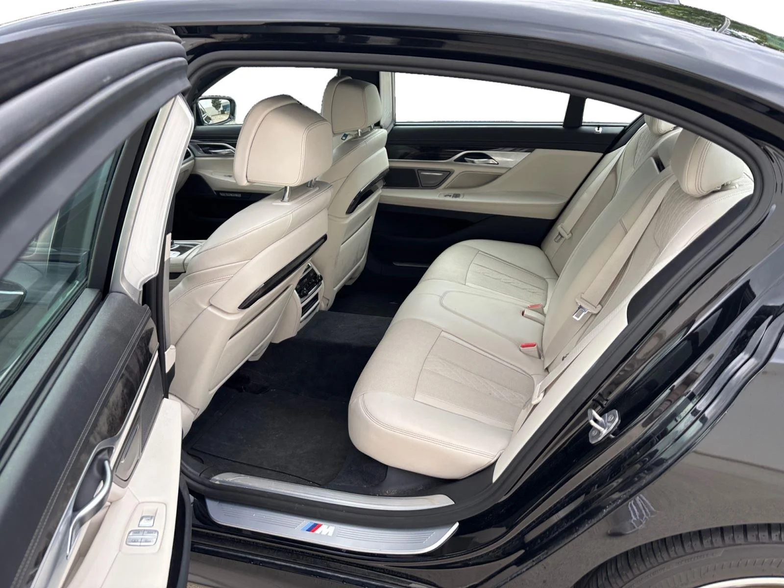 Used 2017 Black Sapphire Metallic BMW 750i xDrive image 23