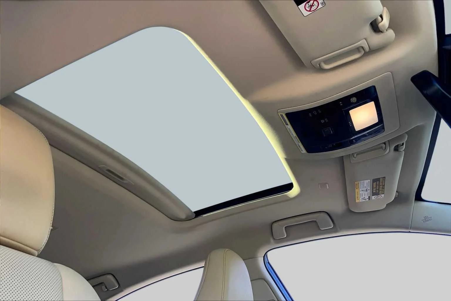 Used 2021 Eminent White Pearl Lexus  image 14