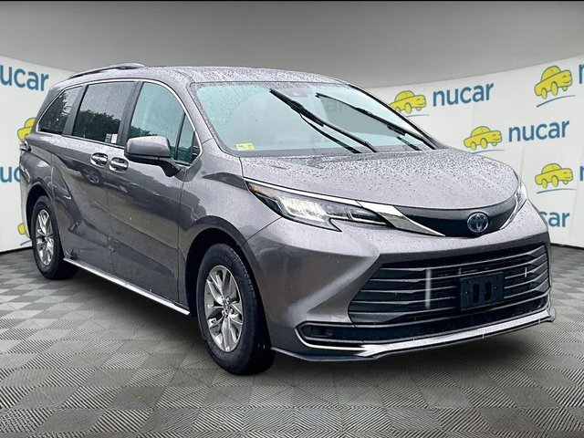 2023 Toyota Sienna LE