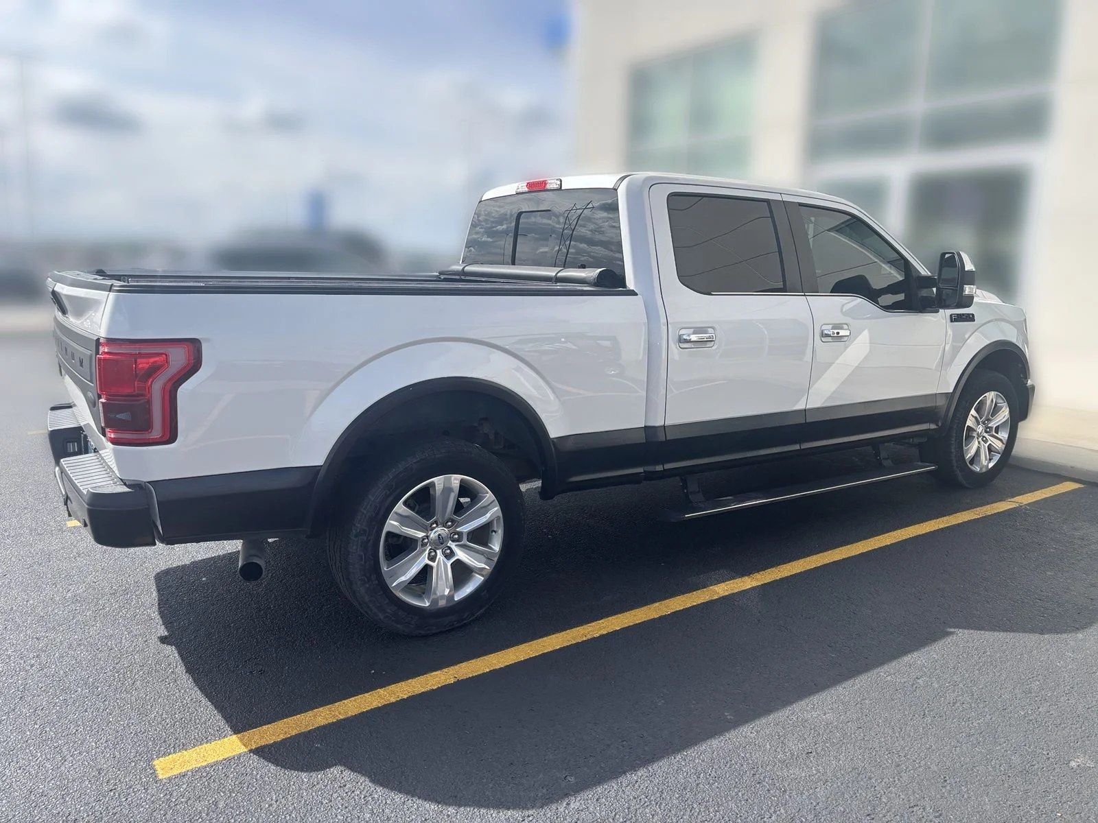 Used 2017 White Ford XL image 4