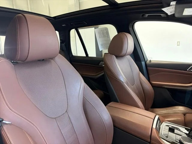 Used 2019 Blue BMW xDrive40i image 31