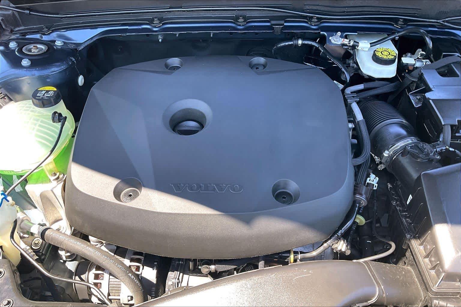 Used 2022 Denim Blue Metallic Volvo Momentum image 29