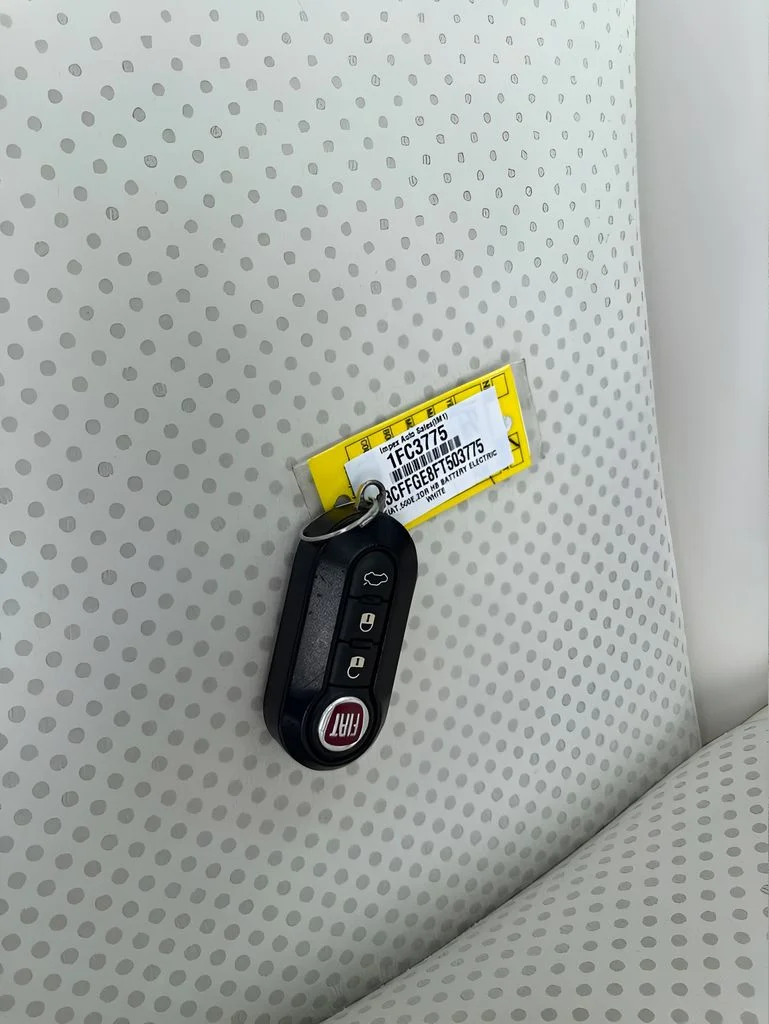 Used 2015 White FIAT Battery Electric image 17