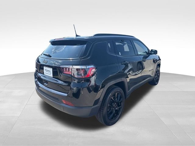 Used 2025 Black Jeep Latitude image 5