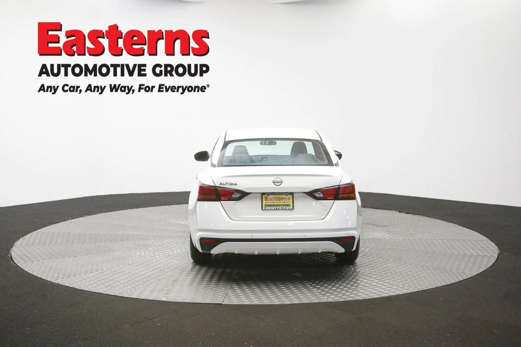 Used 2025 White Nissan 2.5 SV image 37