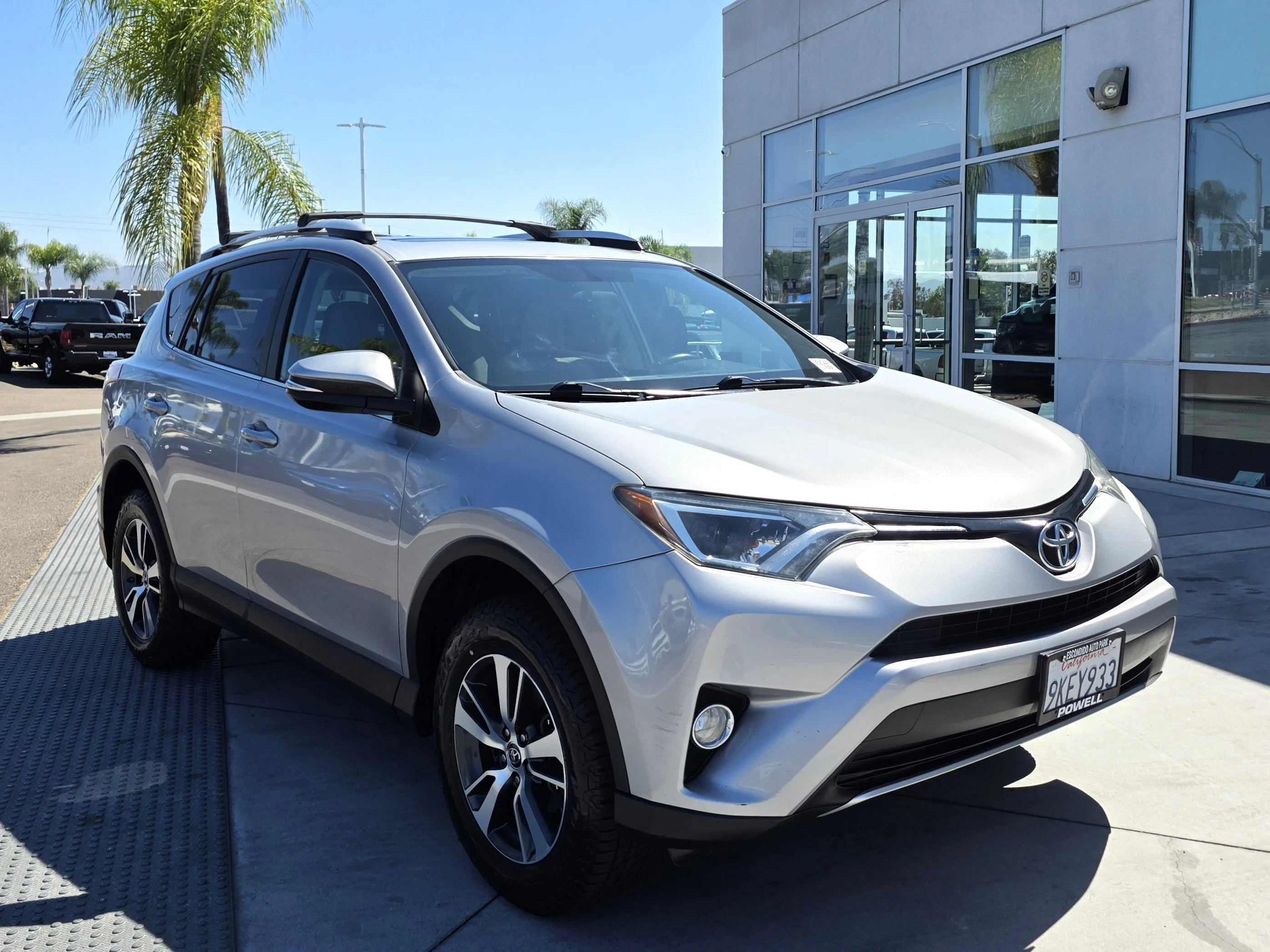 Used 2016 Silver Sky Metallic Toyota XLE image 7