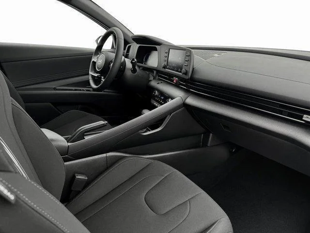 2025 Hyundai Elantra SEL - Photo 15