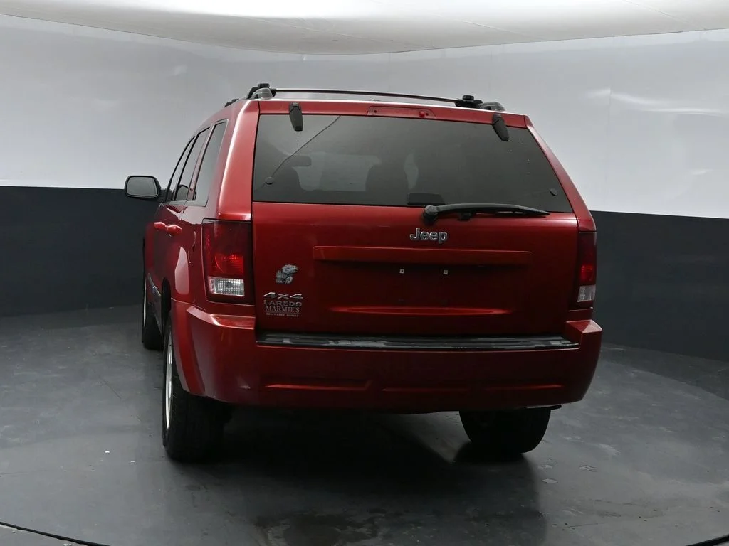 Used 2010 Red Jeep Laredo image 3