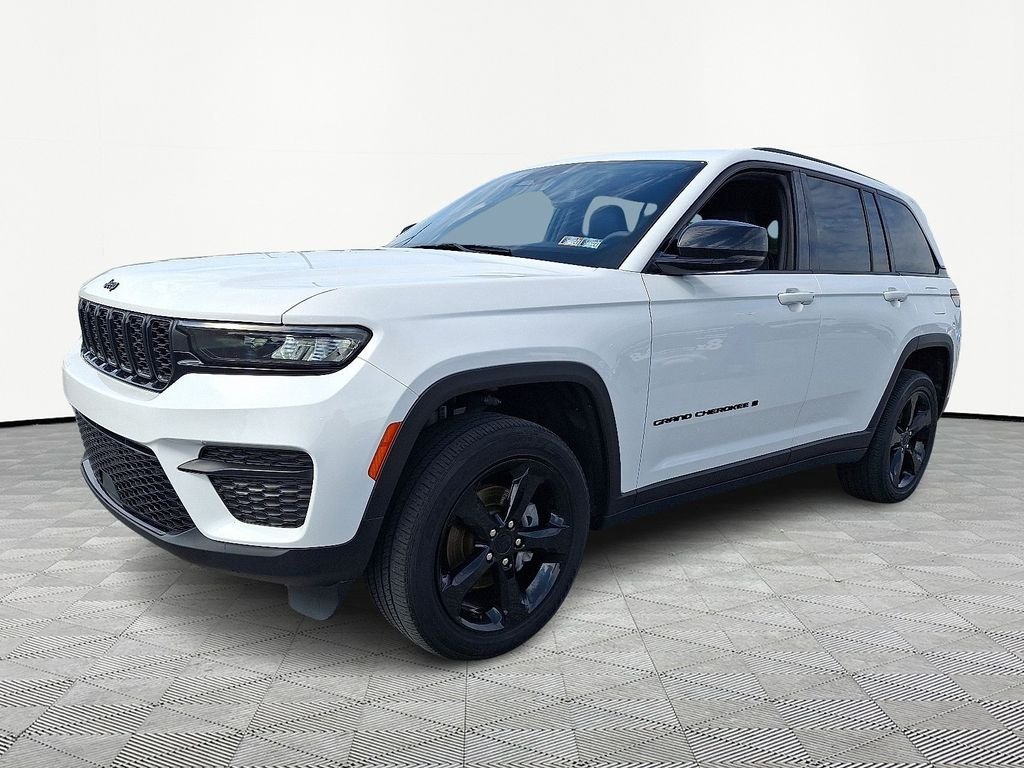 Used 2023 White Jeep Altitude X image 3