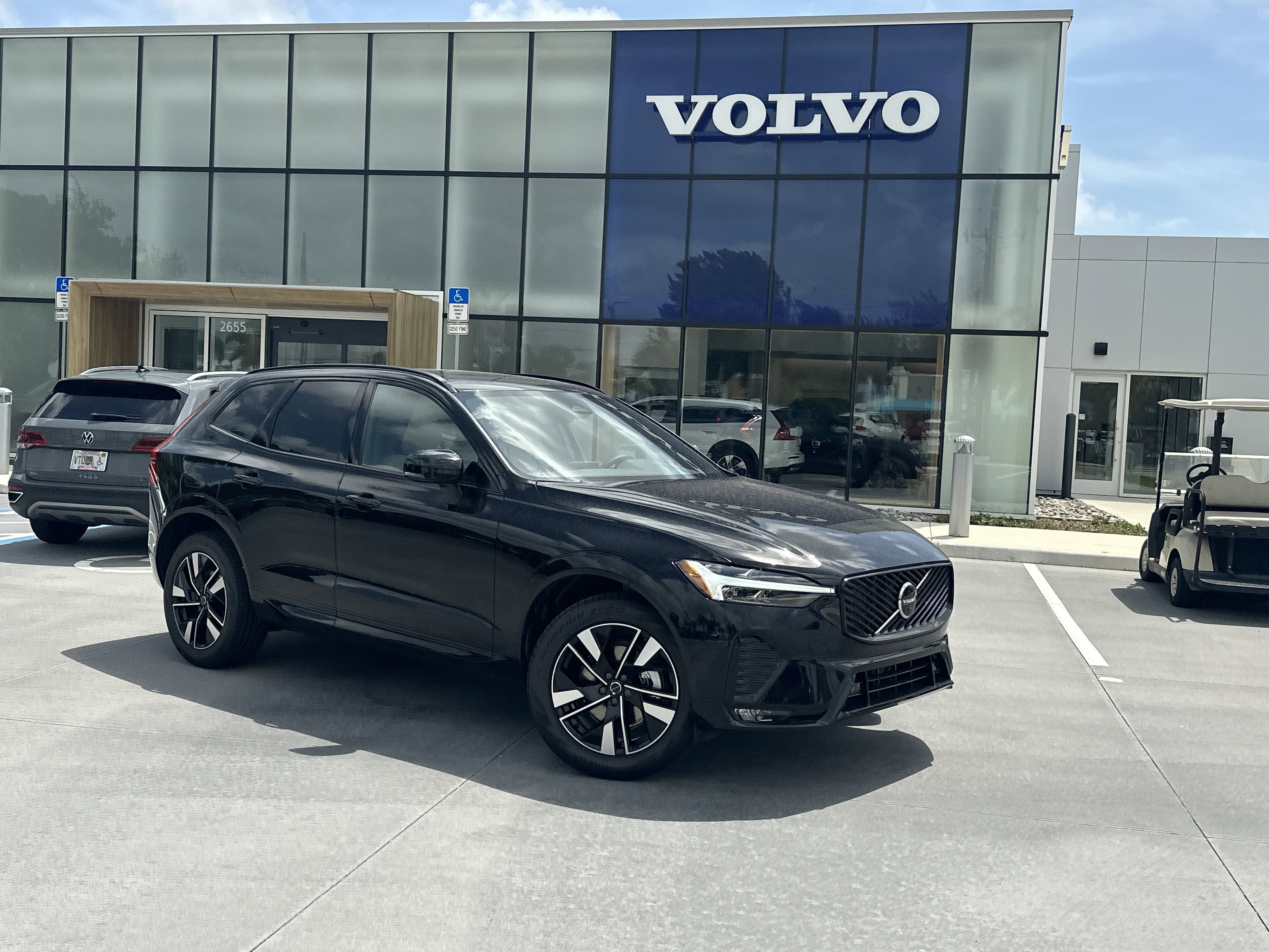 2026 Volvo XC60 B5 Plus Dark AWD's photo