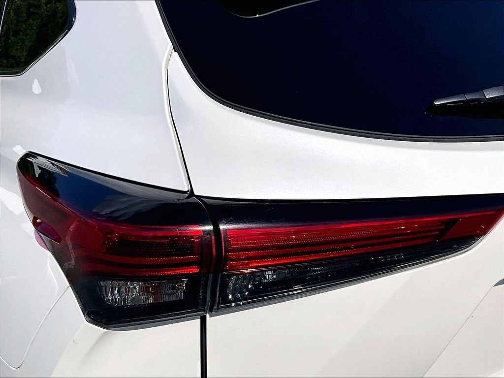 Used 2021 White Toyota XLE image 35