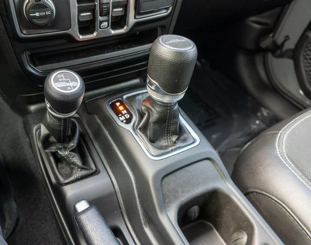 Used 2023 Gray Jeep Sport S image 27