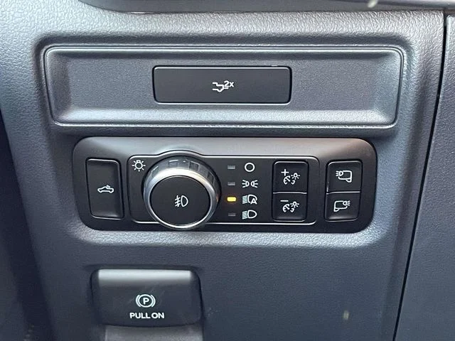 New 2026 Carbonized Gray Metallic Ford XLT image 18