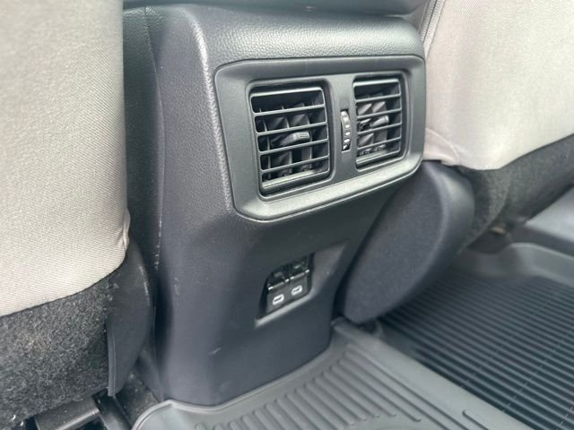 2025 Toyota RAV4 XLE - Photo 21