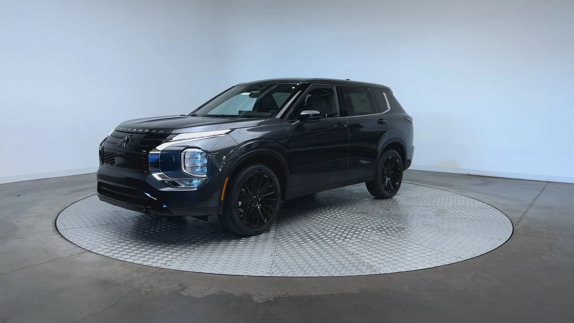 New 2026 Graphite Gray Mitsubishi LE image 4