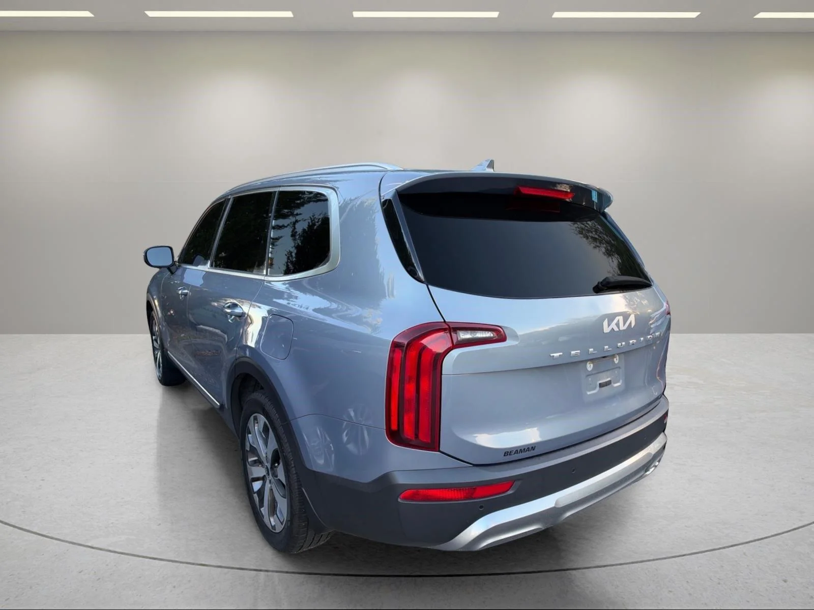 Used 2022 Everlasting Silver Kia S image 2