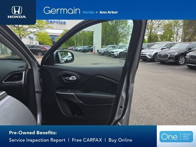 Used 2020 Billet Silver Metallic Jeep Latitude Plus image 41