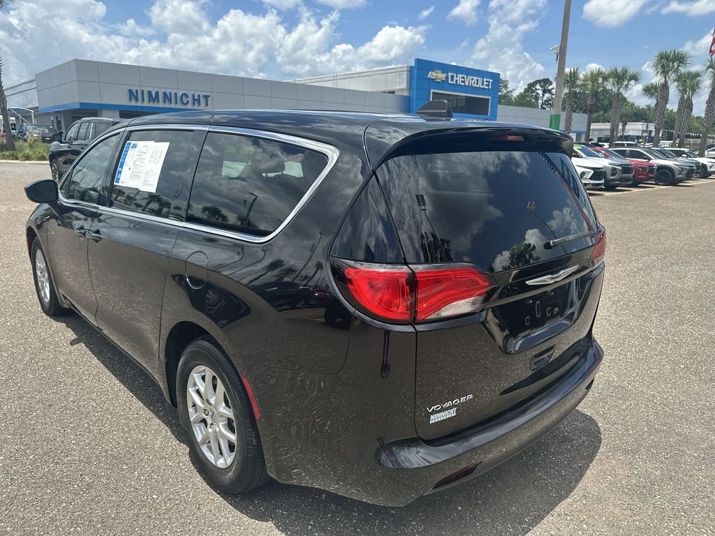 Used 2022 Black Chrysler LX image 14