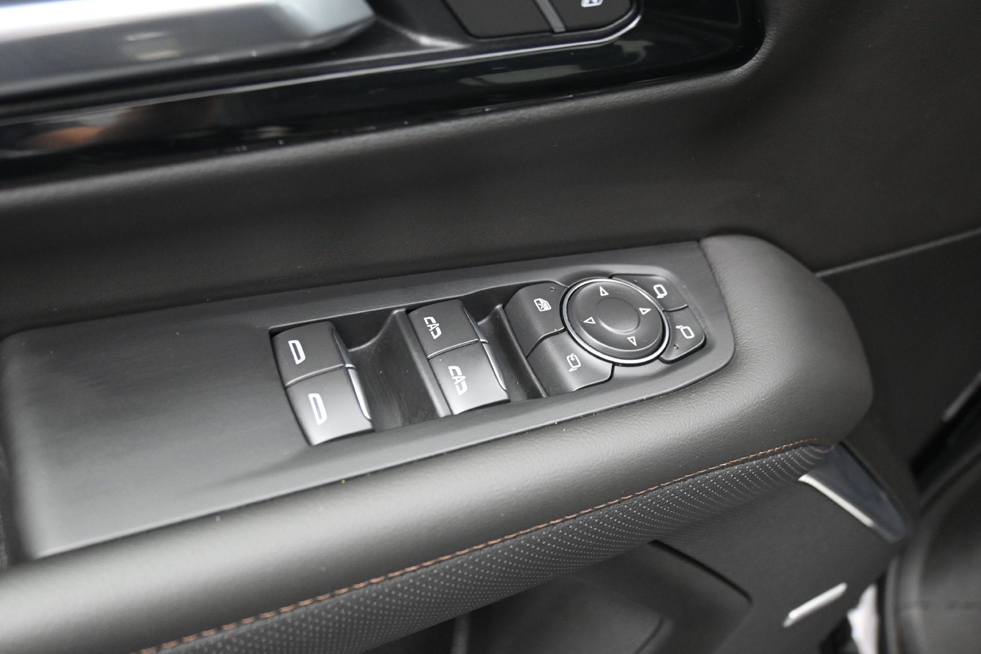 Used 2025 Black Chevrolet High Country image 23