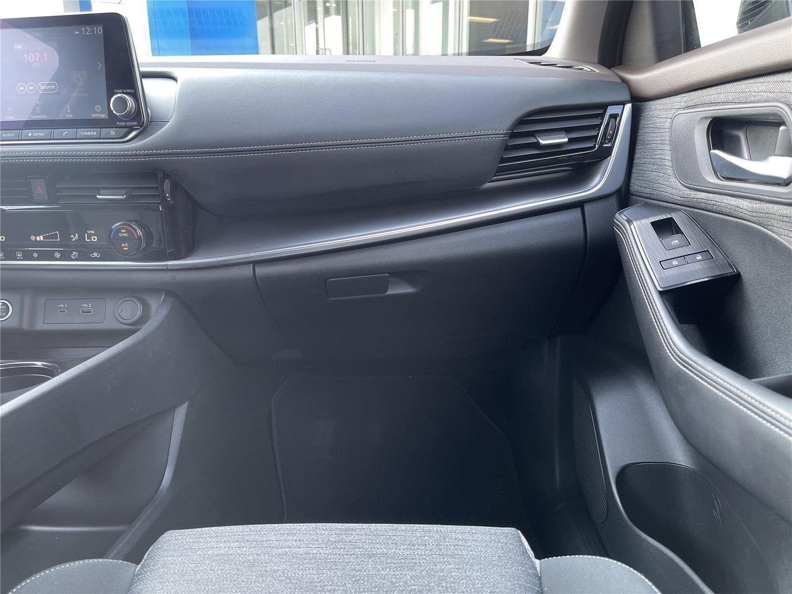 Used 2021 Super Black Nissan SV image 29