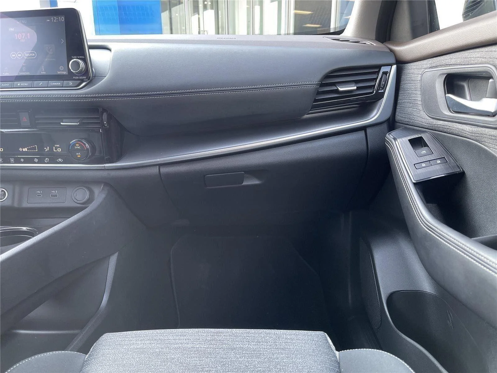 Used 2021 Black Nissan SV Intelligent AWD image 29