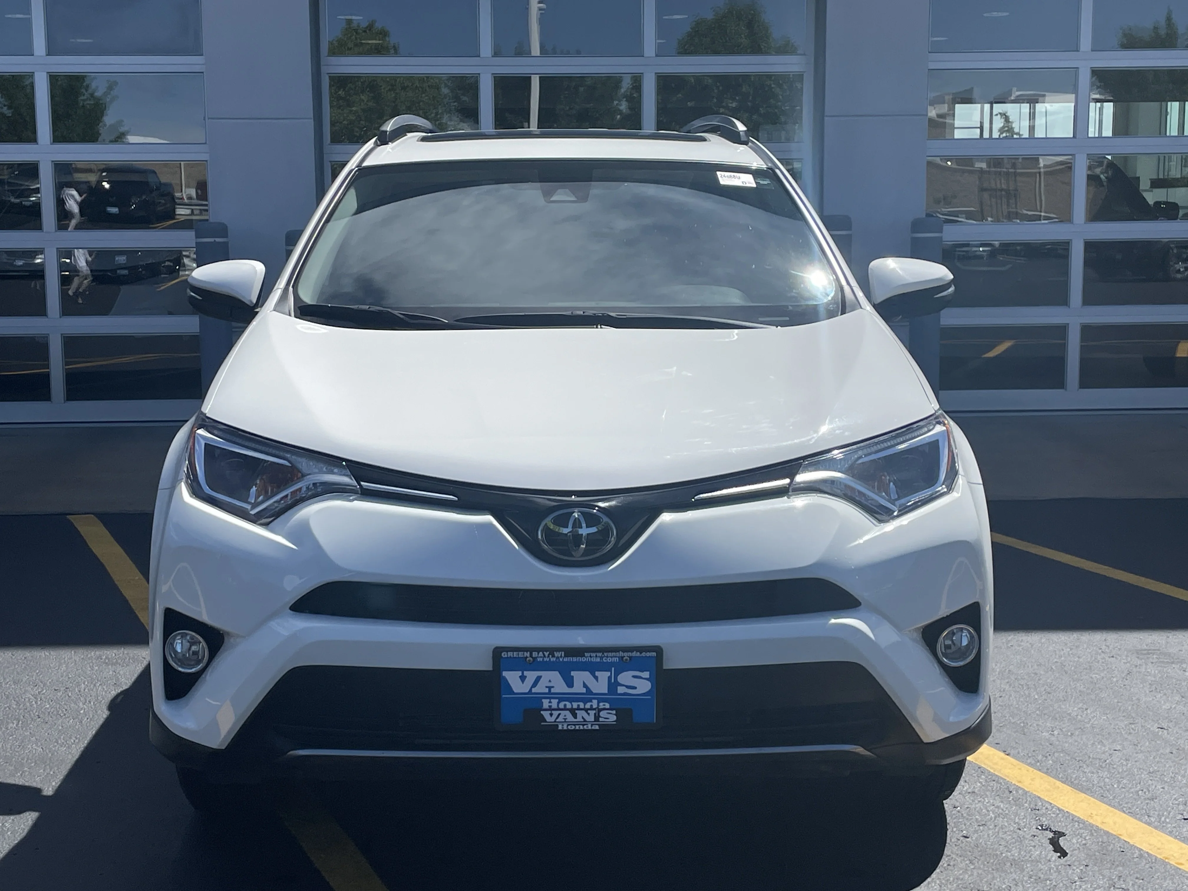 Used 2017 Super White Toyota XLE image 2