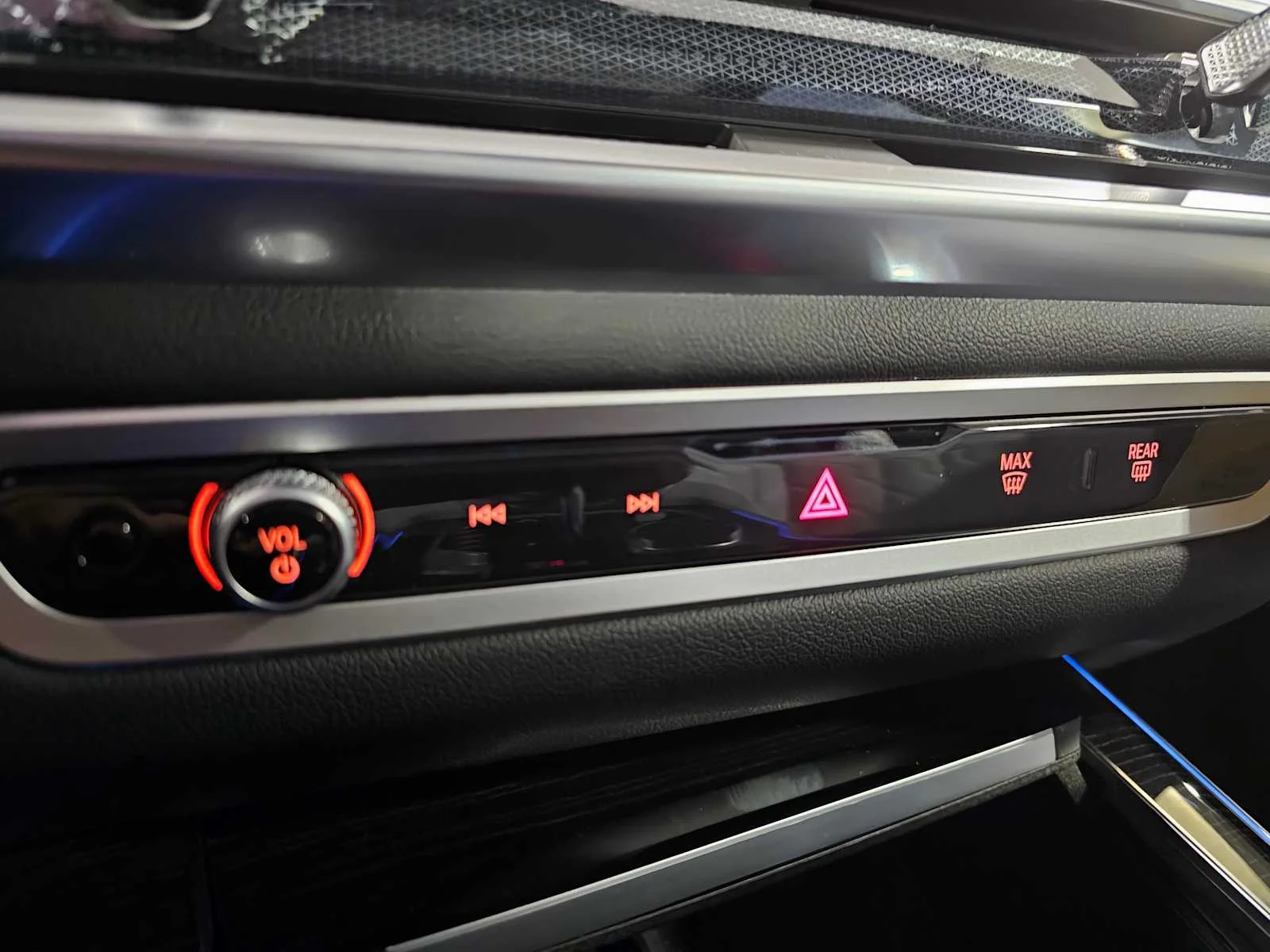 New 2026 Carbon Black Metallic BMW xDrive50e image 16