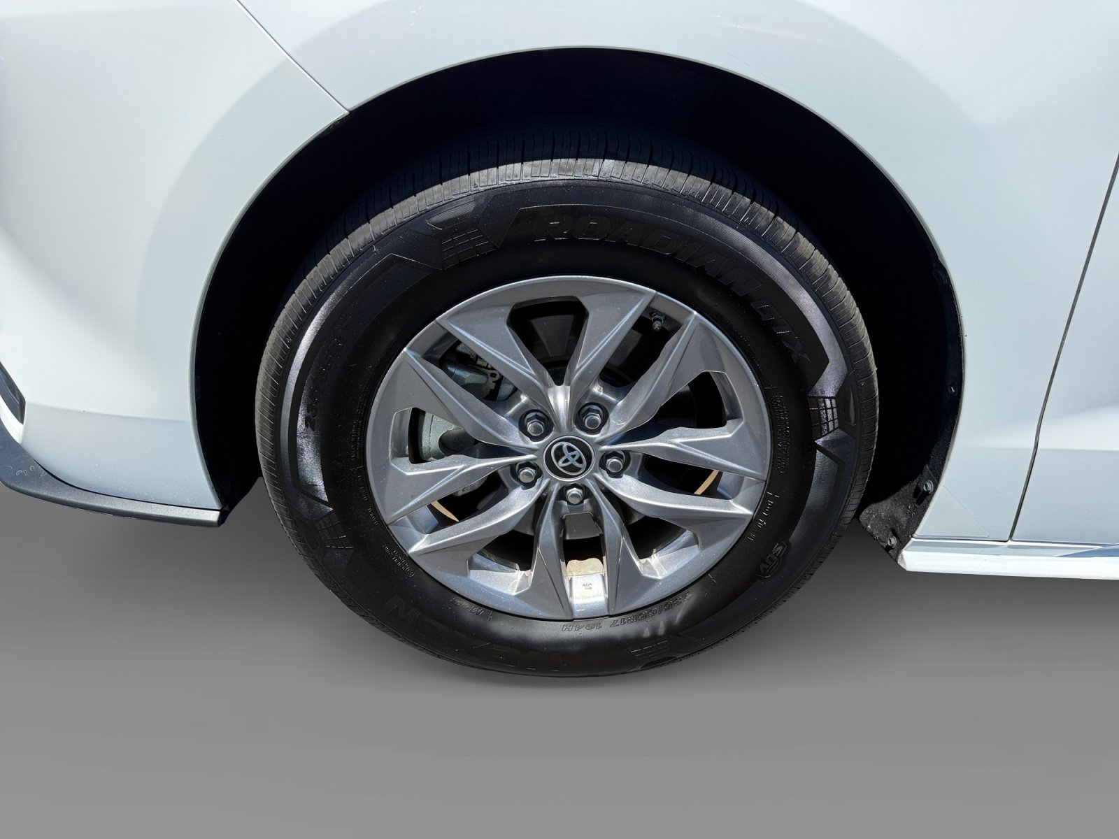 Used 2024 Ice Toyota LE image 9