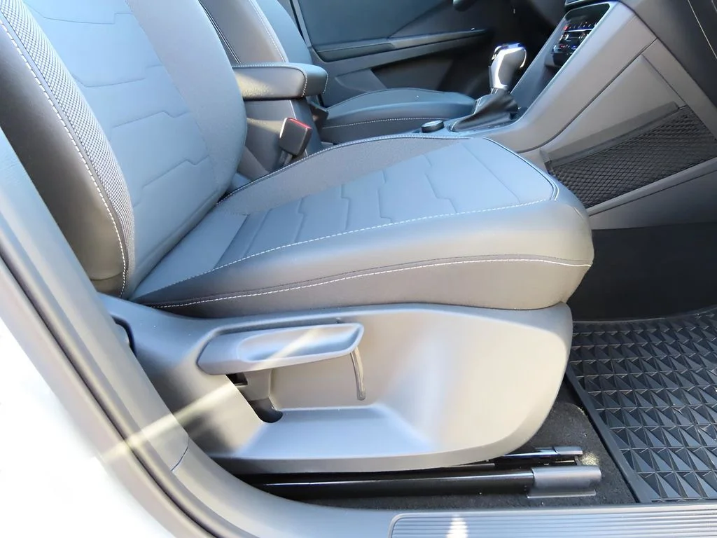2025 Volkswagen Taos SE Black - Photo 14