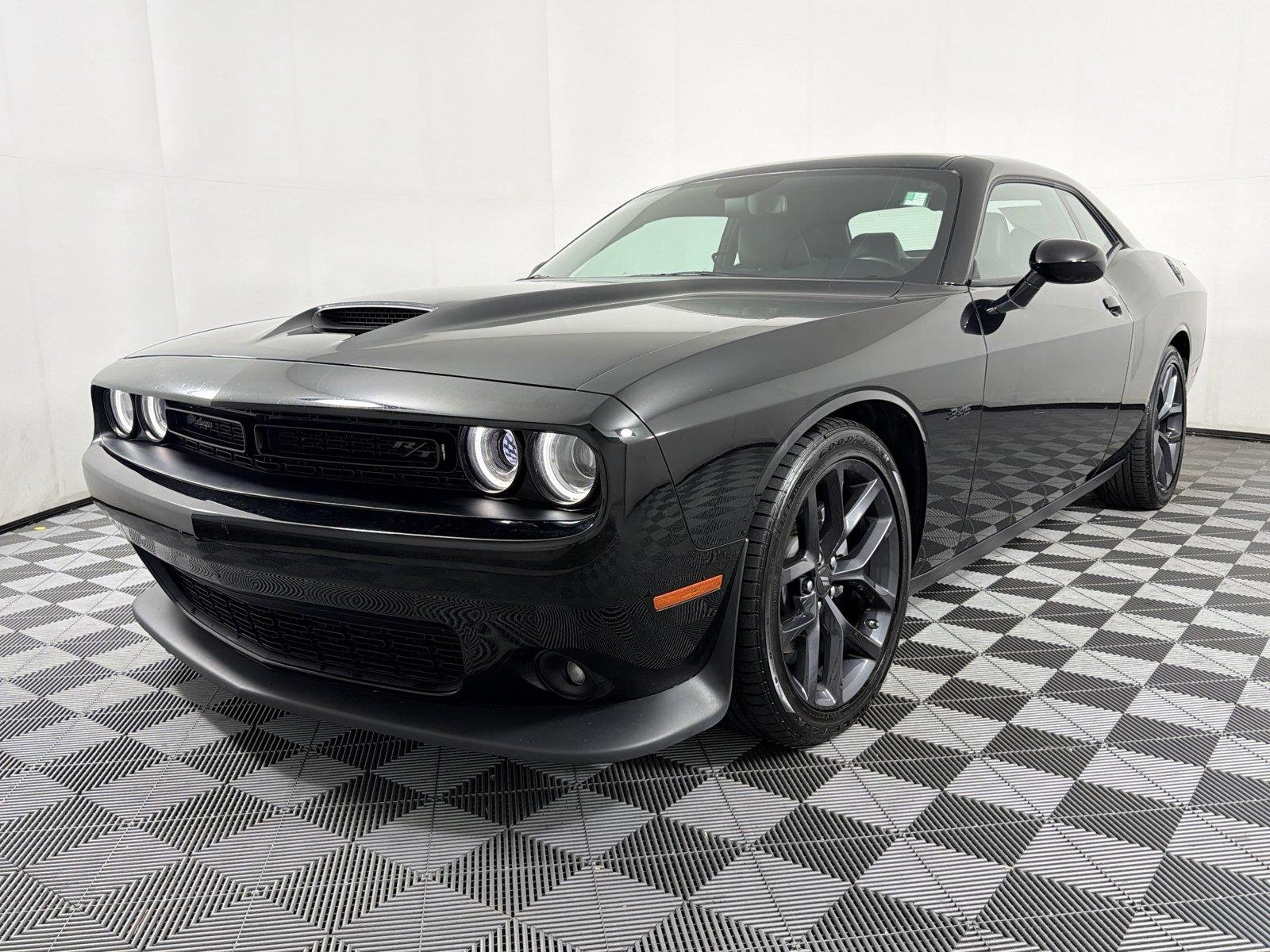 Used 2023 Pitch Black Clearcoat Dodge R/T image 3