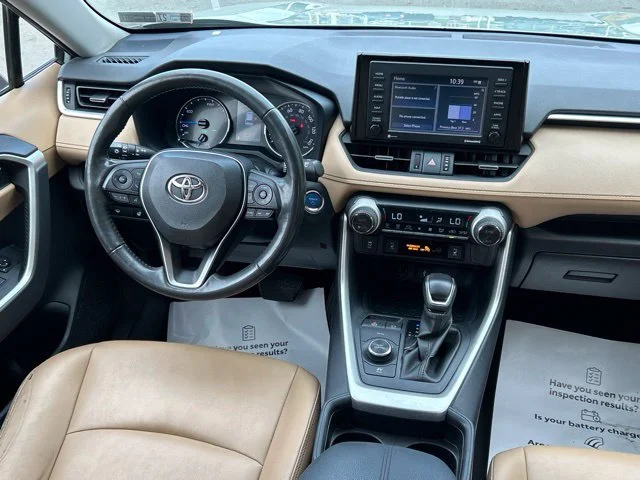 Used 2021  Toyota XLE Premium image 40