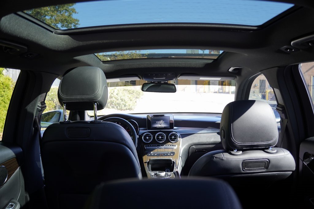 2019 Mercedes Benz GLC 300 photo 3