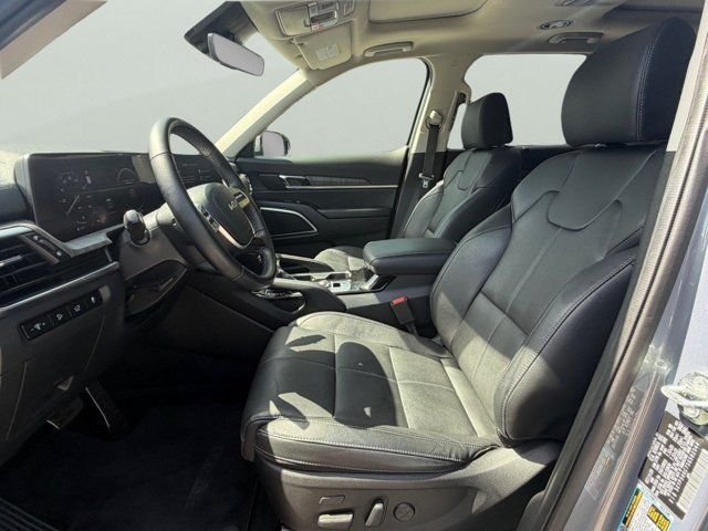 New 2025 Silver Kia SX image 19