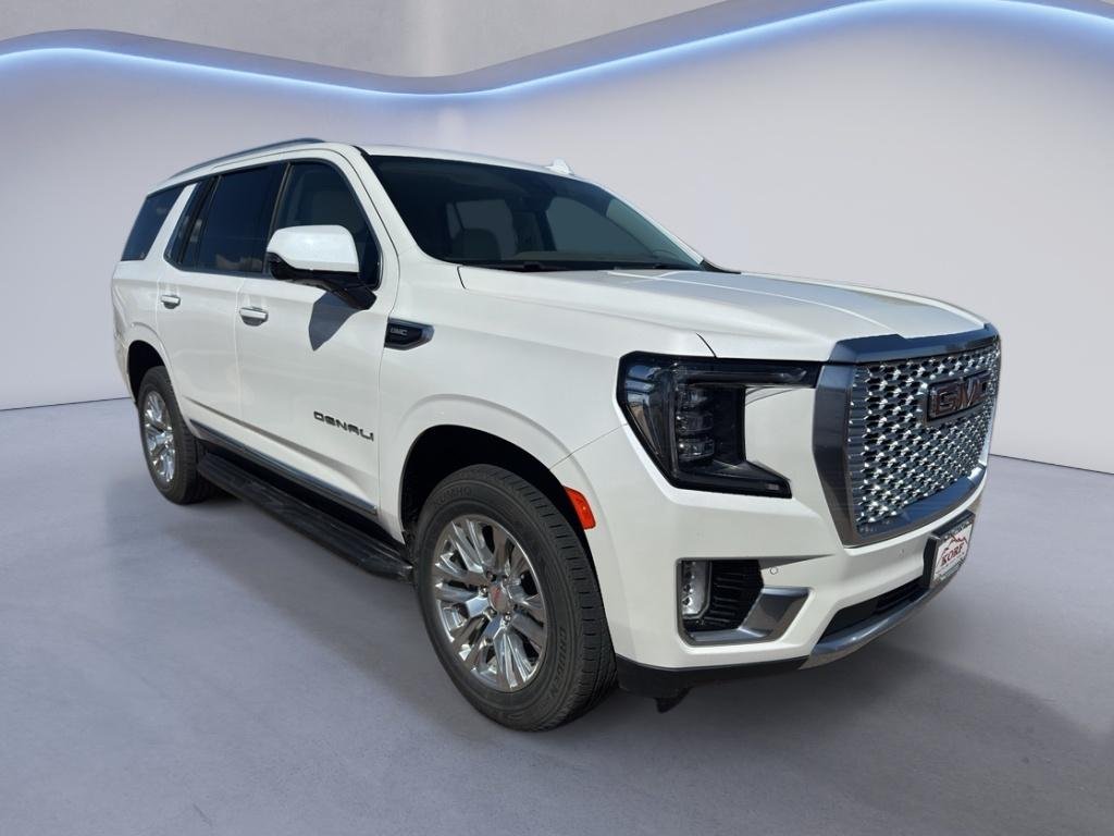 Used 2021 White Frost Tricoat GMC Denali image 4