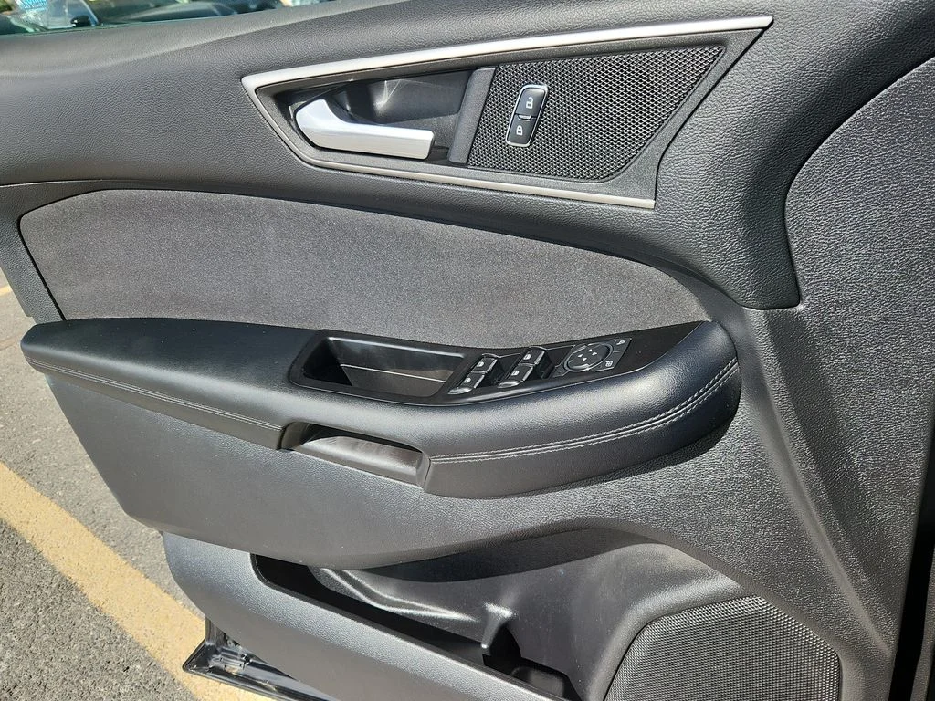 Used 2016 Black Ford SEL image 9