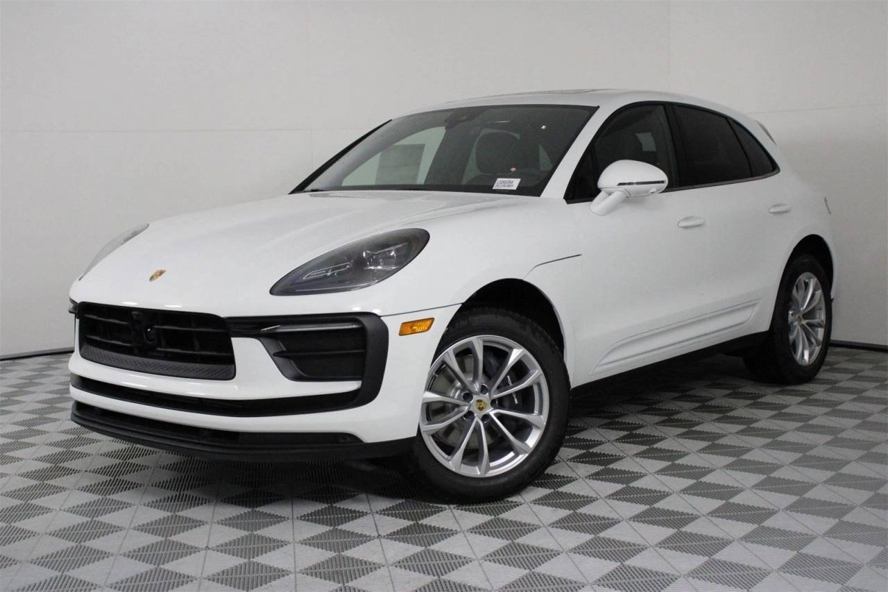 2026 Porsche Macan -'s photo