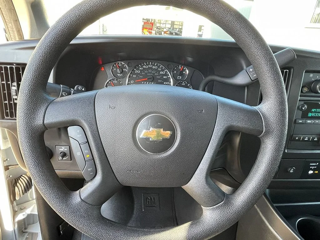 Used 2025 Summit White Chevrolet 1LT image 32