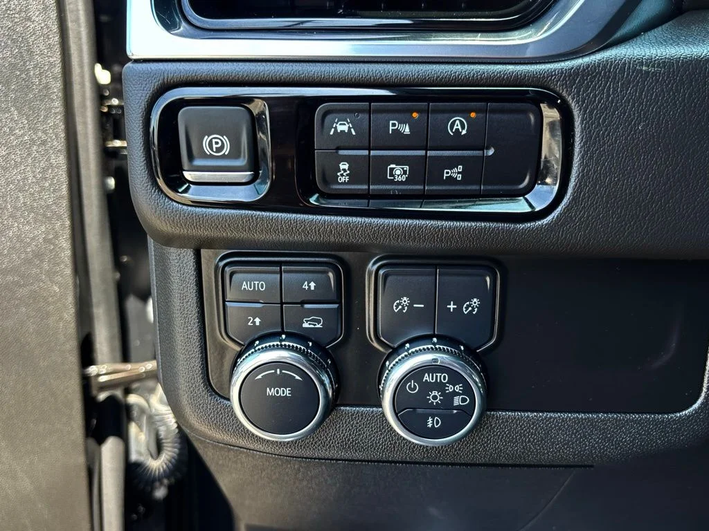 Used 2025 Onyx Black GMC Elevation image 18