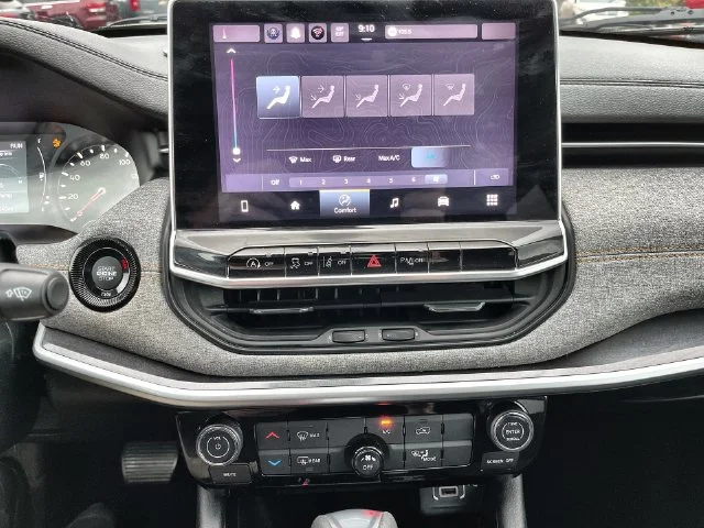 Used 2022 Silver Jeep Sport image 18