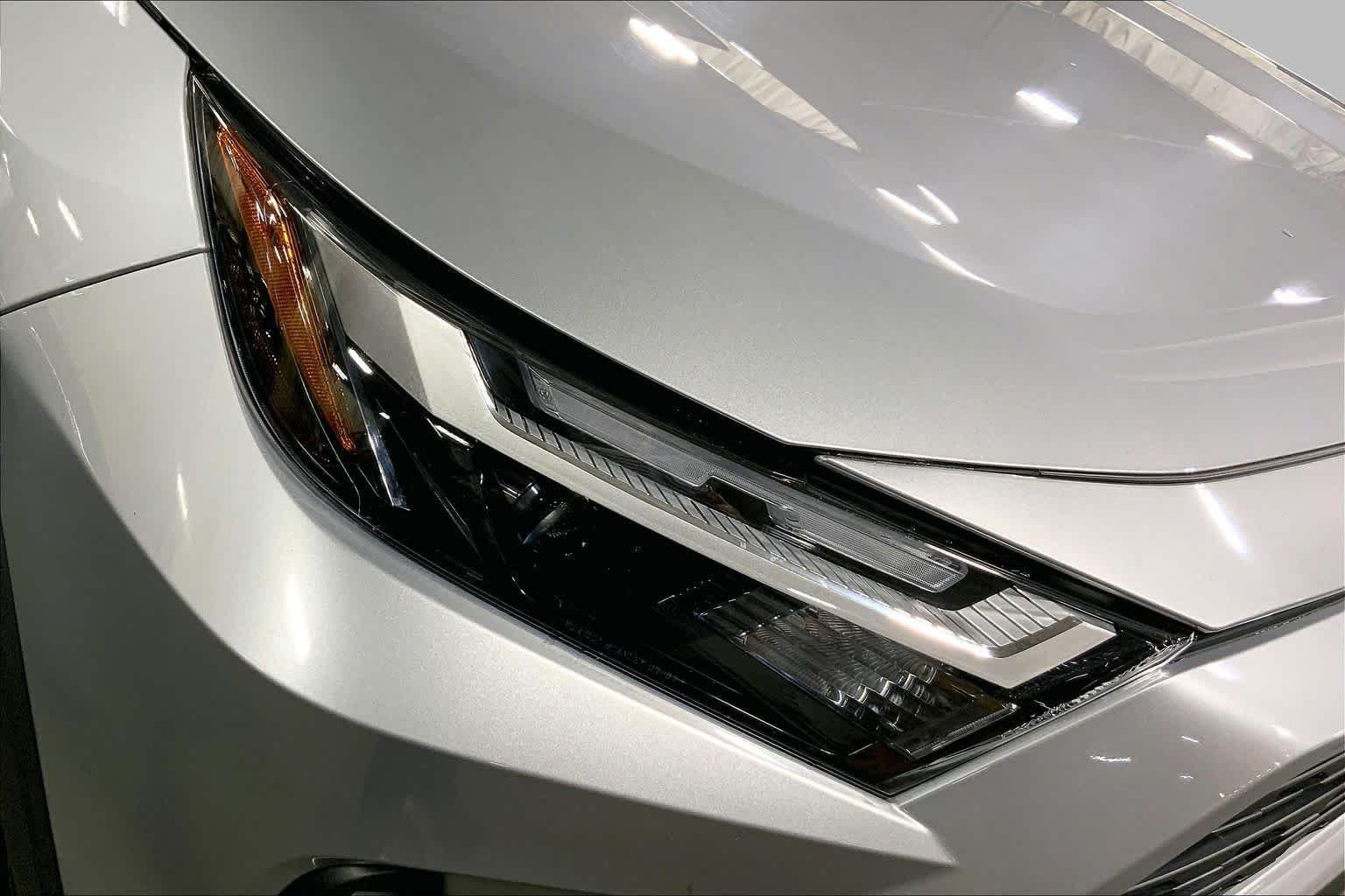Used 2025 Silver Sky Metallic Toyota Hybrid XLE image 28