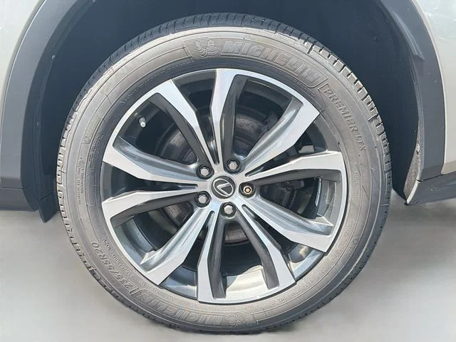 Used 2018 Silver Lexus 450h image 29