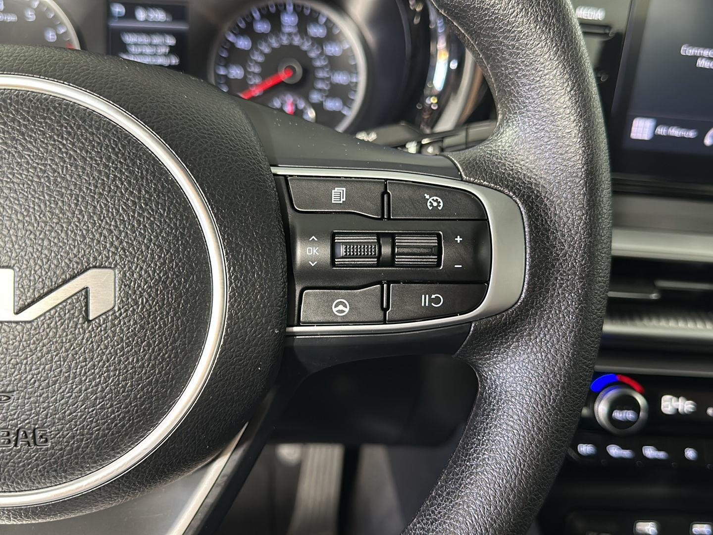 Used 2023 Everlasting Silver Kia LXS image 14