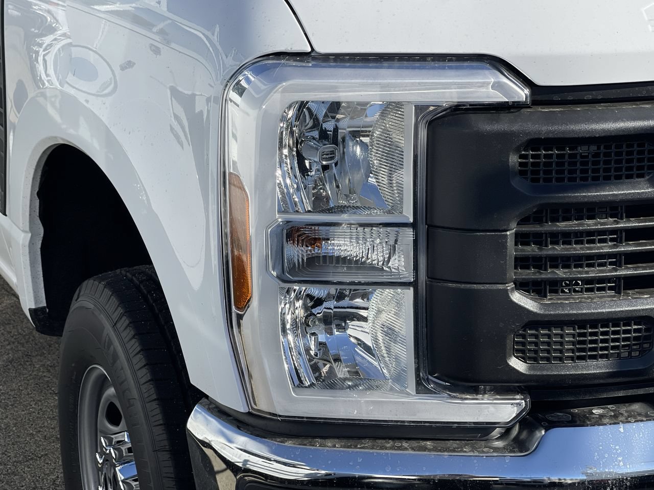 New 2026 Oxford White Ford XL image 7