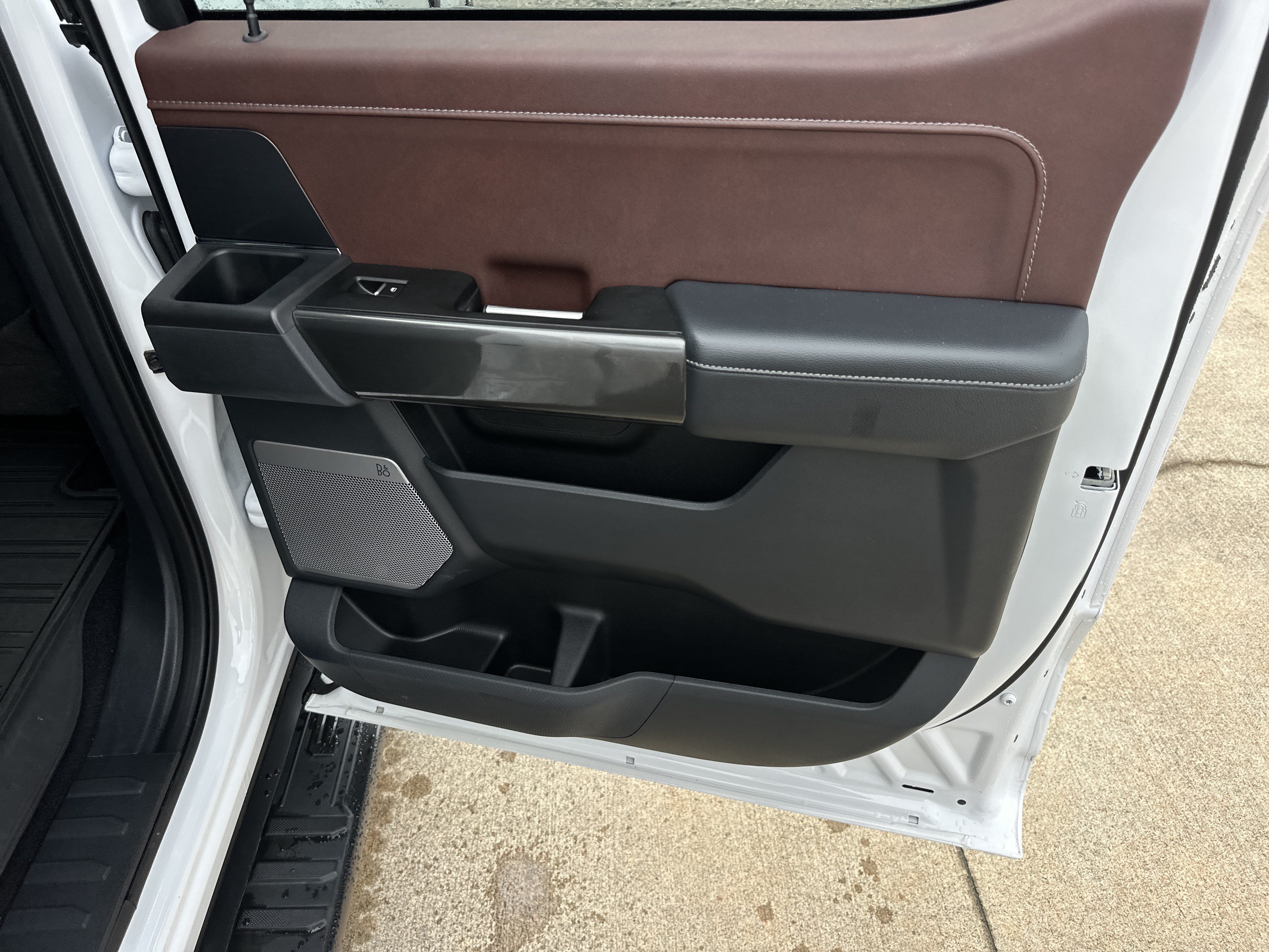Used 2023 Oxford White Ford Lariat image 17