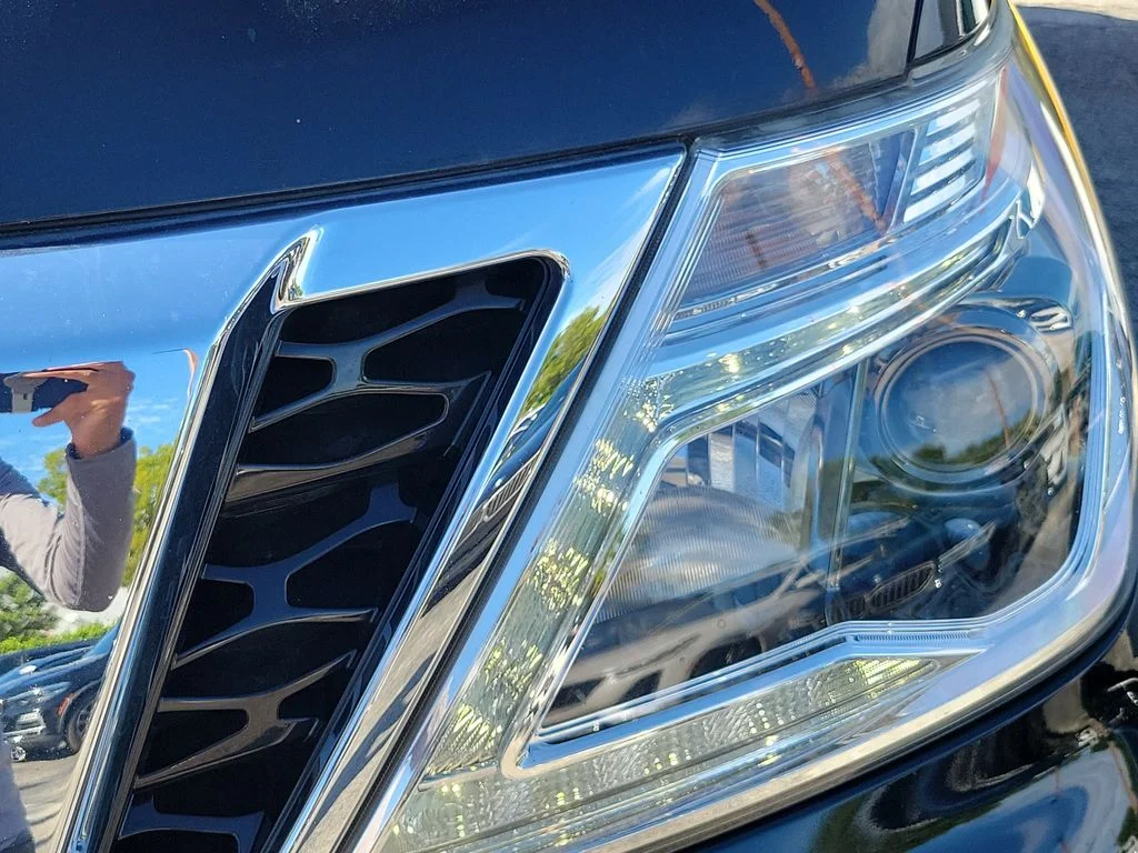 Used 2018 Black Nissan SL image 11