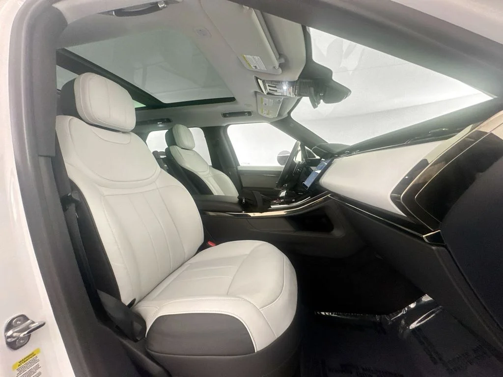 Certified Used 2024 White Land Rover Dynamic SE image 28
