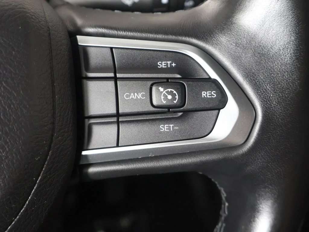 Used 2022 Black Jeep Latitude Lux image 39