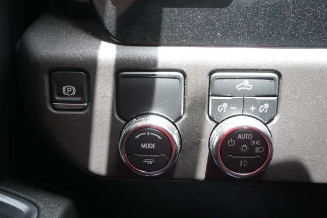 Used 2024  GMC Elevation image 28
