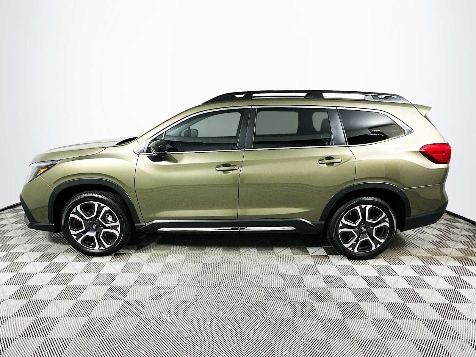 New 2026 AUTUMN GREEN METALLIC Subaru Limited 7-Passenger image 4